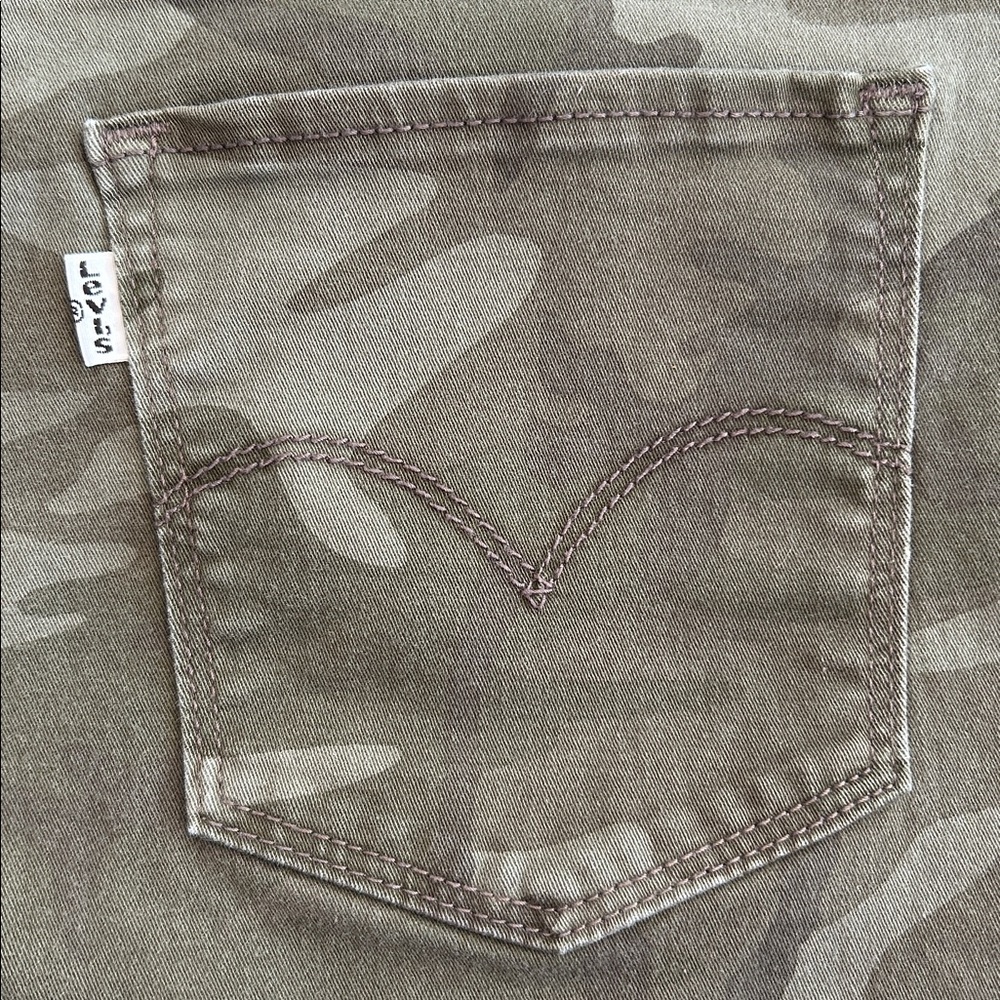 Levi's Women's 18W Green Camouflage Skinny Jeans - Picture 10 of 16
